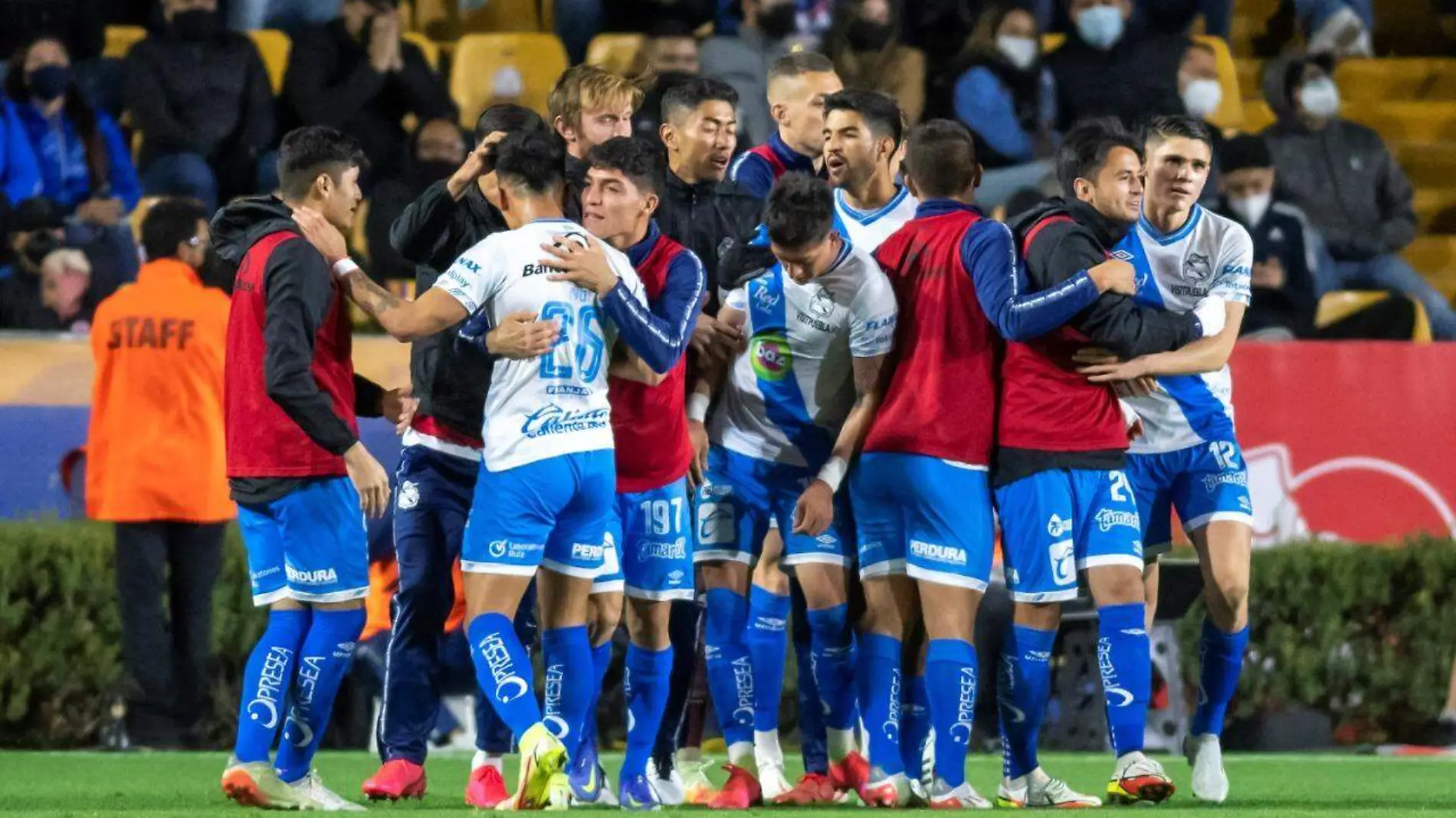 Club Puebla doma a Tigres en el Universitario, se imponen 2-0